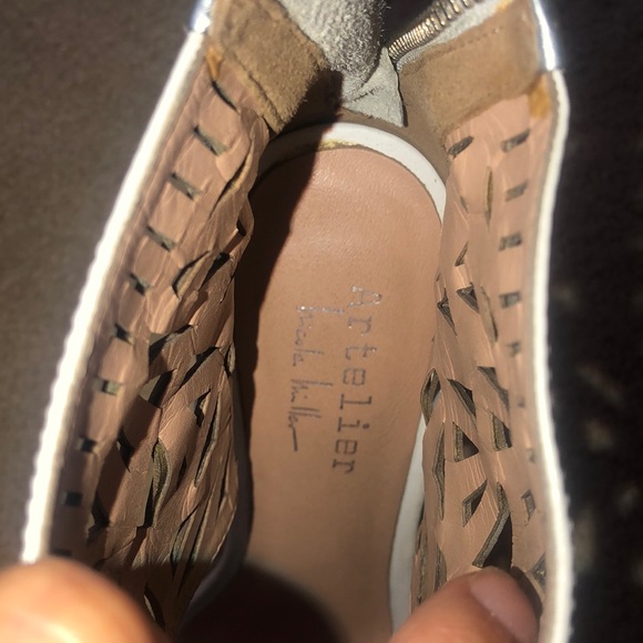 Nicole Miller white pumps 4" heels - Picture 3 of 3